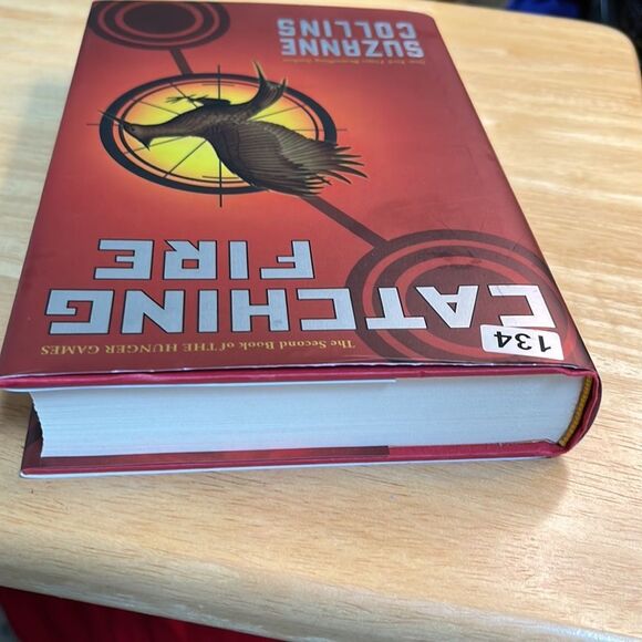 New Hardcover Book Catching Fire Suzanne Collins - Picture 6 of 7